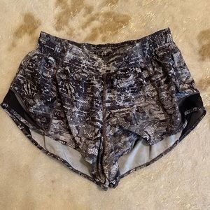 Black and white lululemon shorts 2.5 in